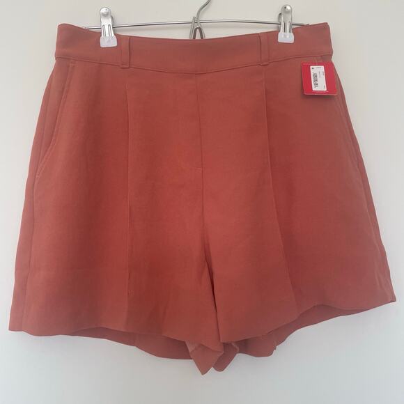 SPANX Pants - NWT SPANX Carefree Crepe Shorts, Elastic Waist, Sedona, Size Large. 6” inseam
